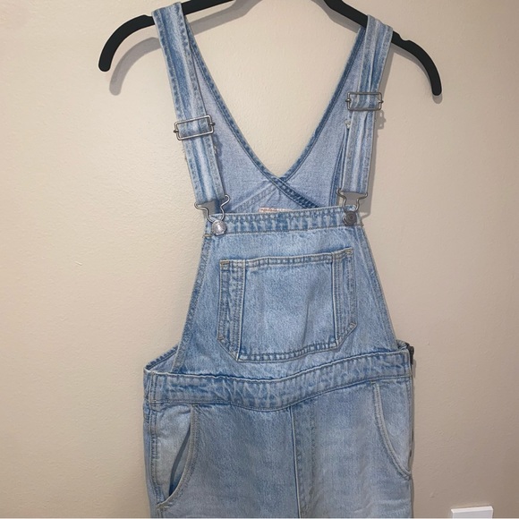 Levi’s Mom Overalls - Picture 5 of 7
